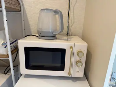 a blender sitting on top of a microwave at Direct access to major Tokyo stations including Shibuya, Shinjuku, Ikebukuro, Akihabara, and Ueno 3-minute walk from nearest station Tokyo Dome Suitable for long-term stays 101 in Tokyo