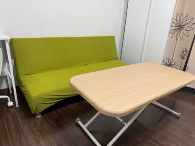 a green chair in a room with a table at Direct access to major Tokyo stations including Shibuya, Shinjuku, Ikebukuro, Akihabara, and Ueno 3-minute walk from nearest station Tokyo Dome Suitable for long-term stays 101 in Tokyo