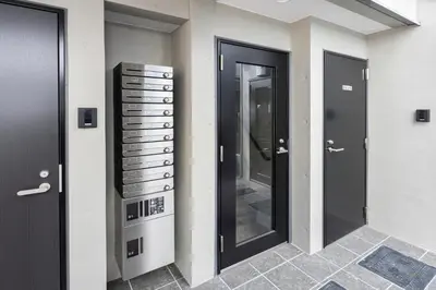 a bathroom with a walk in shower and a sink at \u30ec\u30b8\u30c7\u30f3\u30b9\u30d1\u30fc\u30af\u6d45\u8349 in Tokyo