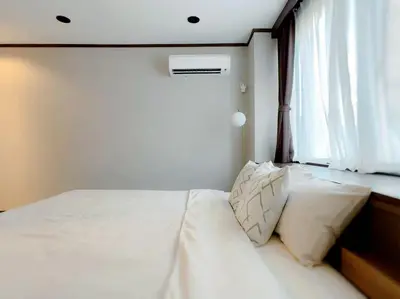 a bedroom with a white bed and a window at Mando Hotel 401 ,direct to Ueno, Asakusa in Tokyo