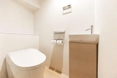 a white bathroom with a toilet and a sink at \u4e09\u8ed2\u8336\u5c4bCasa Blanky in Tokyo