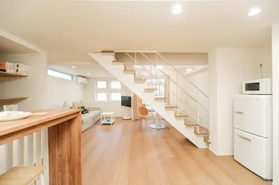 a kitchen and living room with a spiral staircase at \u76ee\u767d\u522b\u5885 \u5168\u65b03\u5c42\u697c\u72ec\u680b\u522b\u5885\u5bb6\u7684\u611f\u89c9 3\u5367\u5ba4Brand new 3-story detached villa with a homey feel 3 rooms \u8fd1\u5546\u5708 \u8bbe\u5907\u9f50\u5168 \u76f4\u8fbe\u65b0\u5bbf \u94f6\u5ea7 \u6d89\u8c37 \u4e0a\u91ce \u8868\u53c2\u9053 \u54c1\u5ddd in Tokyo