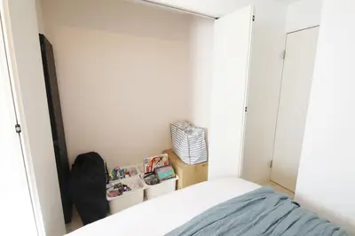 a small bedroom with a bed and a closet at AirHOMETOKYO EBISU 202 in Tokyo