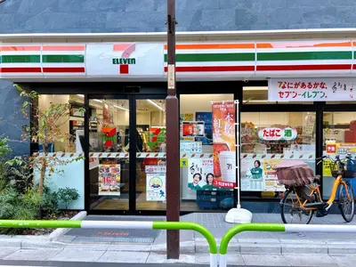 a store front with a bike parked in front of it at \u30af\u30aa\u30ea\u30c6\u30a3\u30cf\u30a4\u30c4101\u53f7\u5ba4 in Tokyo