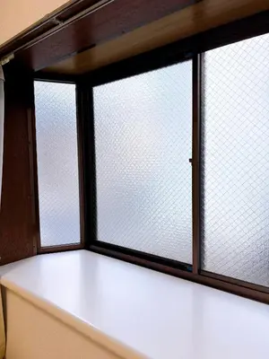 a window in a room with a white counter at \u30af\u30aa\u30ea\u30c6\u30a3\u30cf\u30a4\u30c4301 in Tokyo