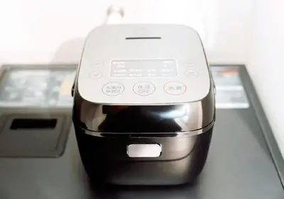 a cell phone sitting on top of a table at Alice JueQie 1minute walk to Horikiri Station ,Super convenient transportation ,Direct access to Narita Airport , Drugstore, convenience store, and shopping center downstairs in Tokyo