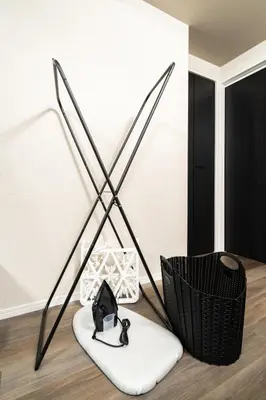 a black and white chair with a black bag on a floor at 109, Nishiarai, \u897f\u65b0\u4e95 \u65b0\u898f\u30aa\u30fc\u30d7\u30f3, \u6771\u4eac\u89b3\u5149\u306b\u6700\u9069, 10\u540d\u69d8\u3054\u5229\u7528\u53ef\u80fd in Tokyo