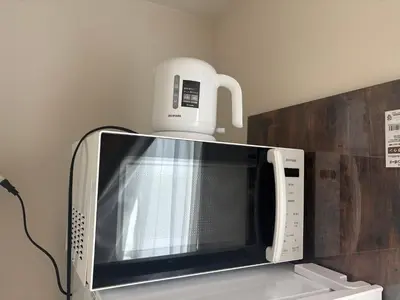 a microwave with a light on top of it at \u3055\u304f\u3089\u65c5\u9928 \u9ad8\u5186\u5bfa\u5317\u5343\u5229\u4f11 b101\u53f7\u5ba4 in Tokyo