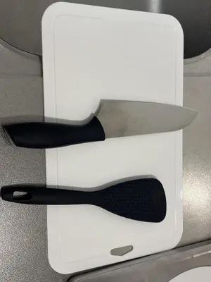 two measuring utensils are sticking out of a box at \u3055\u304f\u3089\u65c5\u9928 \u9ad8\u5186\u5bfa\u5317\u5343\u5229\u4f11 \uff42102\u53f7\u5ba4 in Tokyo