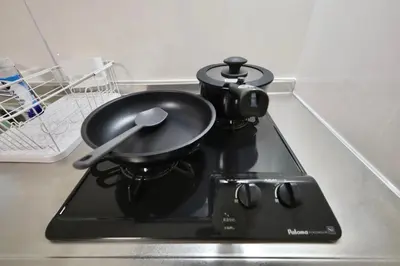 a pot sitting on top of a stove at \u30a8\u30de\u30fc\u30ec\u6771\u5c0f\u5ca9201 \u5c0f\u5ca9\u99c5\u5f92\u6b695\u5206 \u6700\u59279\u540d \u548c\u5ba4\u7573 in Tokyo