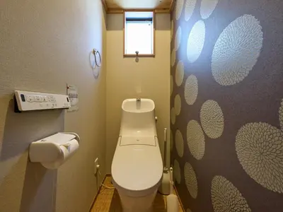 a small bathroom with a toilet and a window at Yadoya Asakusa Darumaan in Tokyo