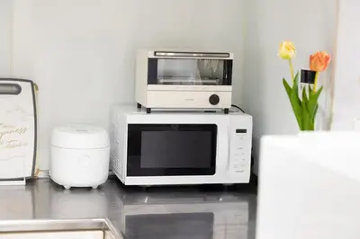 a microwave and a toaster oven on a counter at Kagisippo yushima in Tokyo