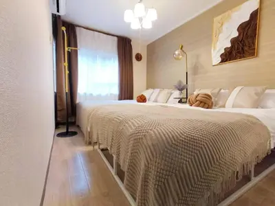 a hotel room with two beds and a window at \u65b0\u5bbf\u4e2d\u5fc3#\u5927\u4e45\u4fdd\u97e9\u56fd\u6b65\u884c\u8857#\u5927\u4e45\u4fdd\u7ad9\u6b65\u884c6\u5206-Shinjuku center#Ookubo station 6 minutes walk#\u76f4\u8fbe\u65b0\u5bbf \u6d89\u8c37 \u8868\u53c2\u9053 \u6c60\u888b \u4e0a\u91ce \u4ee3\u4ee3\u6728 \u94f6\u5ea7 \u539f\u5bbf203 in Tokyo
