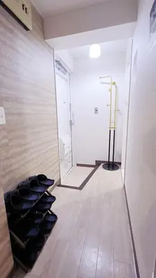 a room with a room with a hallway with a door at \u65b0\u5bbf\u4e2d\u5fc3#\u5927\u4e45\u4fdd\u97e9\u56fd\u6b65\u884c\u8857#\u5927\u4e45\u4fdd\u7ad9\u6b65\u884c6\u5206-Shinjuku center#Ookubo station 6 minutes walk#\u76f4\u8fbe\u65b0\u5bbf \u6d89\u8c37 \u8868\u53c2\u9053 \u6c60\u888b \u4e0a\u91ce \u4ee3\u4ee3\u6728 \u94f6\u5ea7 \u539f\u5bbf203 in Tokyo
