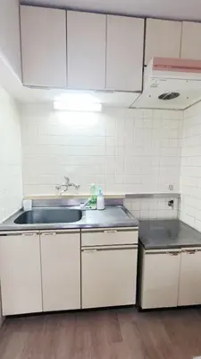 a kitchen with white cabinets and a sink at \u65b0\u5bbf\u4e2d\u5fc3#\u5927\u4e45\u4fdd\u97e9\u56fd\u6b65\u884c\u8857#\u5927\u4e45\u4fdd\u7ad9\u6b65\u884c6\u5206-Shinjuku center#Ookubo station 6 minutes walk#\u76f4\u8fbe\u65b0\u5bbf \u6d89\u8c37 \u8868\u53c2\u9053 \u6c60\u888b \u4e0a\u91ce \u4ee3\u4ee3\u6728 \u94f6\u5ea7 \u539f\u5bbf203 in Tokyo