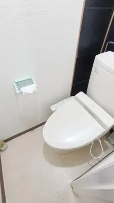 a bathroom with a white toilet in a stall at \u65b0\u5bbf\u4e2d\u5fc3#\u5927\u4e45\u4fdd\u97e9\u56fd\u6b65\u884c\u8857#\u5927\u4e45\u4fdd\u7ad9\u6b65\u884c6\u5206-Shinjuku center#Ookubo station 6 minutes walk#\u76f4\u8fbe\u65b0\u5bbf \u6d89\u8c37 \u8868\u53c2\u9053 \u6c60\u888b \u4e0a\u91ce \u4ee3\u4ee3\u6728 \u94f6\u5ea7 \u539f\u5bbf203 in Tokyo