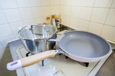 a pot sitting on top of a stove with a pan at 203 Room, a 6-minute walk from Tokyo Koiwa Station Direct connected to Shinjuku and Akihabara Stations Comfortable one-bedroom apartment with separate wet and dry areas in Tokyo