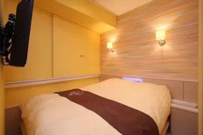 a small room with a bed and a television at Hotel Bianca Due (Adult Only) in Tokyo