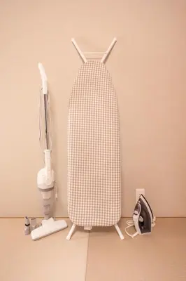 a room with a ironing board and a sink at \u68ee\u4e0b\u30ad\u30fc\u30b3\u30fc\u30dd\u30db\u30c6\u30eb\u6700\u59278\u540d\u5bbf\u6cca\u53ef\u80fd in Tokyo