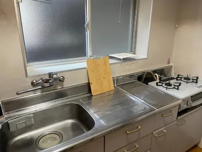a kitchen with a stainless steel sink and a stove at \u767d\u3044\u5bb6\u5e83\u5c3e in Tokyo