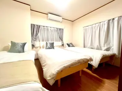 two beds in a room with a window at Minami Shinagawa House \u5357\u54c1\u5dddHouse in Tokyo