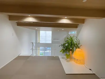 a hallway with a lamp and a plant at CIENtONCE BLD in Tokyo
