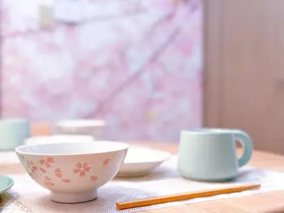 a table with bowls and cups on a table at \u6e0b\u8c37\u897f\u5ddd\u30d3\u30eb in Tokyo