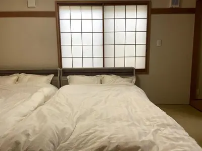 two white beds in a room with a window at kSF\u6c60\u888b\u672c\u753a2\u4e01\u76ee in Tokyo
