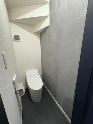 a small bathroom with a toilet in a room at COTO Premium Kyodo in Tokyo