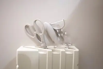a group of scissors sitting on top of a holder at \u30a8\u30de\u30fc\u30ec\u6771\u5c0f\u5ca9301 \u5c0f\u5ca9\u99c5\u5f92\u6b695\u5206 \u6700\u59275\u540d \u548c\u5ba4\u7573 in Tokyo
