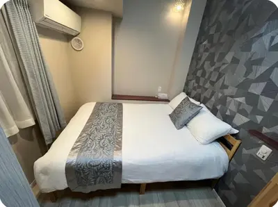 a small bedroom with a large bed in a room at \u677e\u30ce\u7af9101 in Tokyo