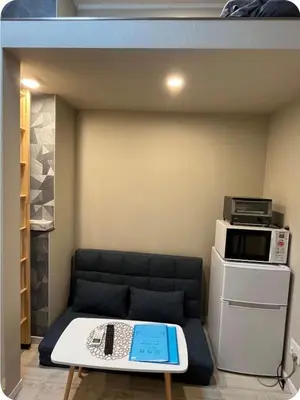 a living room with a couch and a microwave at \u677e\u30ce\u7af9101 in Tokyo