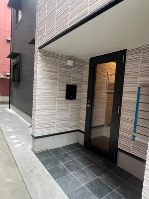 a building with a door to a building at \u4e1c\u4eac\u90fd\u5185\u5bbe\u9986Nexus villa in Tokyo