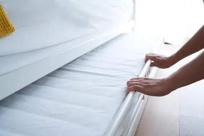 a person is holding a rail in a room at Sgc\u4e16\u7530\u8c371\u4e01\u76ee in Tokyo