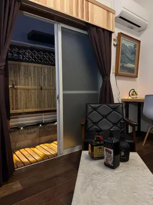 a room with a sliding glass door with a chair at \u30d1\u30ec\u30f4\u30e9\u30f3\u30b7\u30e5 in Tokyo