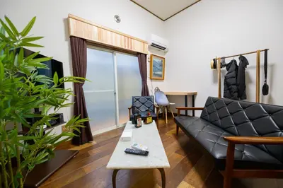 a living room with a couch and a table at \u30d1\u30ec\u30f4\u30e9\u30f3\u30b7\u30e5 in Tokyo