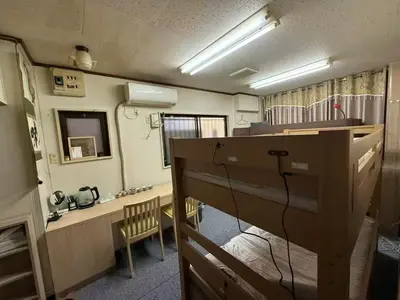 a room with a bed and a desk in a room at \u70df\u96e8\u8f69105 in Tokyo
