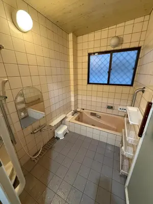a bathroom with a tub and a toilet and a sink at \u70df\u96e8\u8f69105 in Tokyo
