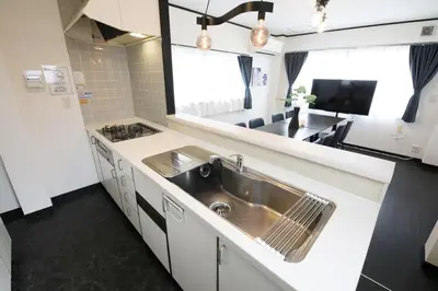 a kitchen with a sink and a large mirror at \u30bd\u30ec\u30a4\u30e6\u30cf\u30a6\u30b9\u897f\u845b\u897f in Tokyo