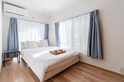 a bedroom with a bed and a window at \u4e80\u67095\u4e01\u76ee201 in Tokyo