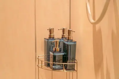 a couple of bottles on a shelf next to a door at \u6771\u4eac\u4e0a\u91ce\u6b65\u884c3\u5206\u72ec\u680b\u522b\u5885 in Tokyo