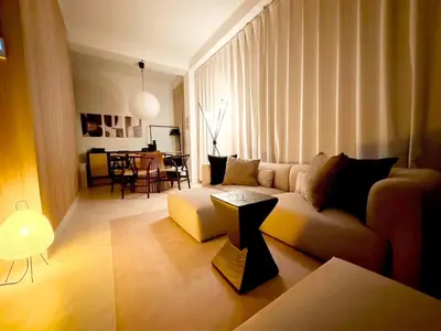 a living room with a couch and a table at \u65b0\u5bbf5\u5206\u5e83\u3005\u7a7a\u9593 in Tokyo