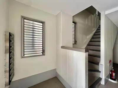 a staircase in a living room with a window at \u6d45\u8349\u5f92\u6b698\u5206 \u30b9\u30ab\u30a4\u30c4\u30ea\u30fc\u5f92\u6b69\u570f\u5185 \u6700\u59274\u540d in Tokyo