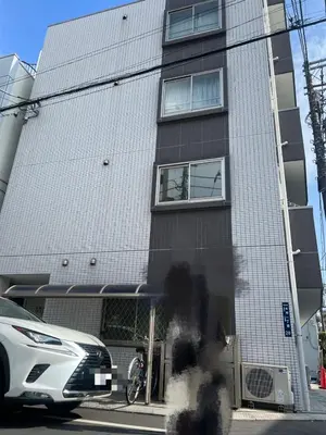 a car parked in front of a building at \u6d45\u8349\u5f92\u6b698\u5206 \u30b9\u30ab\u30a4\u30c4\u30ea\u30fc\u5f92\u6b69\u570f\u5185 \u6700\u59274\u540d in Tokyo