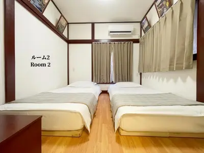 two beds in a room with a window at 7\u6642IN19\u6642OUT # \u6c60\u888b\u738b\u5b50\u8d64\u7fbd\u99c5\u9001\u8fce\u7121\u6599 # \u30f4\u30a3\u30e9\u4e00\u8ed2\u5bb6\u8cb8\u5207# \u99c5\u8fd18\u5206# \u6700\u59276\u540d# 7 00 IN19 00 OUT # Free pick-up at Ikebukuro, Oji, and Akabane Stations # Whole house rental in Tokyo
