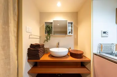 a bathroom with a white bowl sink on a counter at \u65c5\u9928\u87a2 in Tokyo