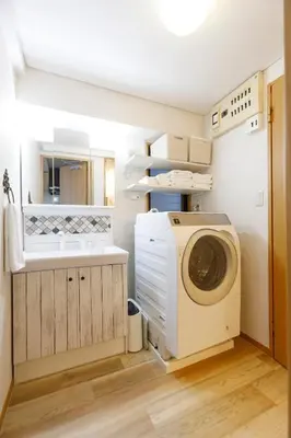 a laundry room with a washing machine and a sink at New - 4 min to Shinjuku! 4 Bedrooms Villa 970 sq ft in Koenji, 10 people, 8 min walk to JR Koenji station - GRADIA Koenji Hotel in Tokyo