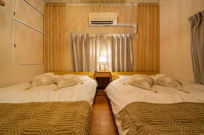 two beds in a small room with a window at #34-Zen Home- \u6771\u745e\u6c5f in Tokyo