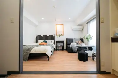 a bedroom with a bed and a living room at \u6771\u65b0\u5bbf-Shinjuku Area-Max3P-Vintage Style-St 3mins in Tokyo
