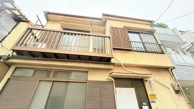 a building with a balcony on the side of it at Higashi-Jujo-house \u7950\u6cfd KI0478 in Tokyo